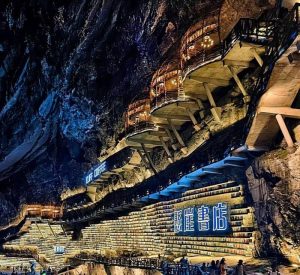 Bookstore in 326 Meter Sinkhole Goes Viral