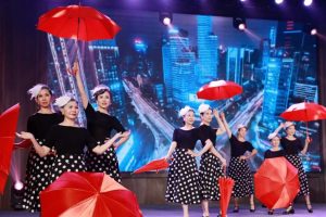 Chongqing Hosts Televised Seniors Fashion Model Competition
