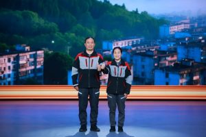 Courier Delivery Couple Win "Most Beautiful Family&rdquo; 2025