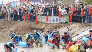 Hunan Village Hosts Fishing Festival Ahead of CNY