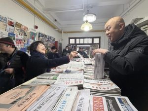 Shanghai's Last Newsstand Adapts for Modern Times