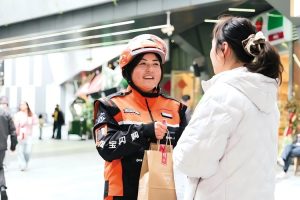 Female Courier Receives National Award