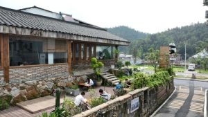 Cowshed Converted to Bookstore in Jiangxi Village