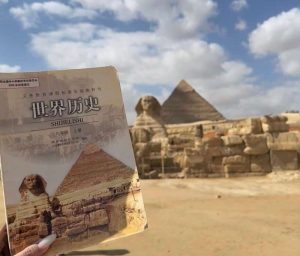 New Craze Sweeps Xiaohongshu as Tourists Leave Textbooks at Historical Sites