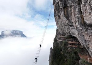 Sky Ladder Attracts Tourists in Zhangjiajie