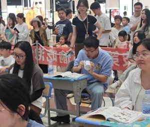 Ningbo Shopping Mall Hosts Classroom Sneak-Eating Challenge