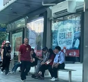 Chongqing Bus Stops Add Air Conditioning for Summer Heat