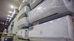 French Business Traveler Returns Home with an Air Conditioner from Shanghai