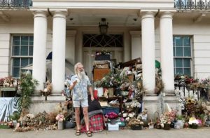 Homeless Man Occupies Front Door of Chinese Tycoon's UK Mansion