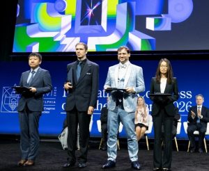 Chinese Scholars Win Fields Medal