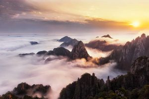 Mountain Resort Offers 60,000 Yuan Monthly Salary for Job as Cloud Sea Watcher