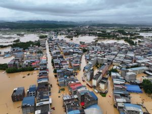 Shanghai Teens Lie to Parents to Help Guangxi Flood Victims
