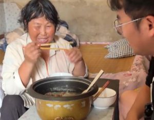 Woman Wins Hearts After Cooking Late Son's Favourite Meal for Stranger