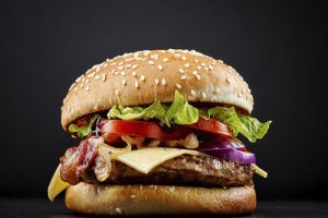 Zhengzhou Burger Shop Wins Praise for Customer Refunds